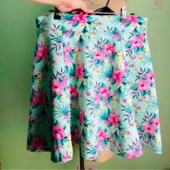 #1415=H&M Floral Skater Skirt in Pink and Green - Picture 7 of 11